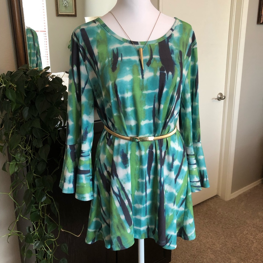 Flattering Abstract Print Bell-Sleeve Blouse
